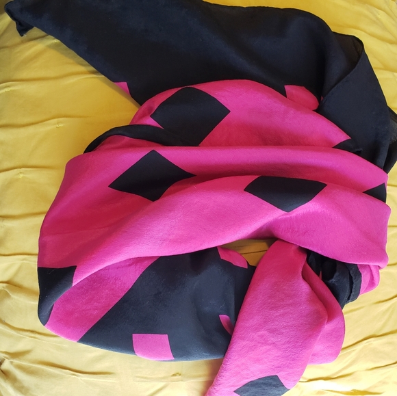 Vintage Fushia Pink Black Silky Scarf Neckerchief - Picture 6 of 6